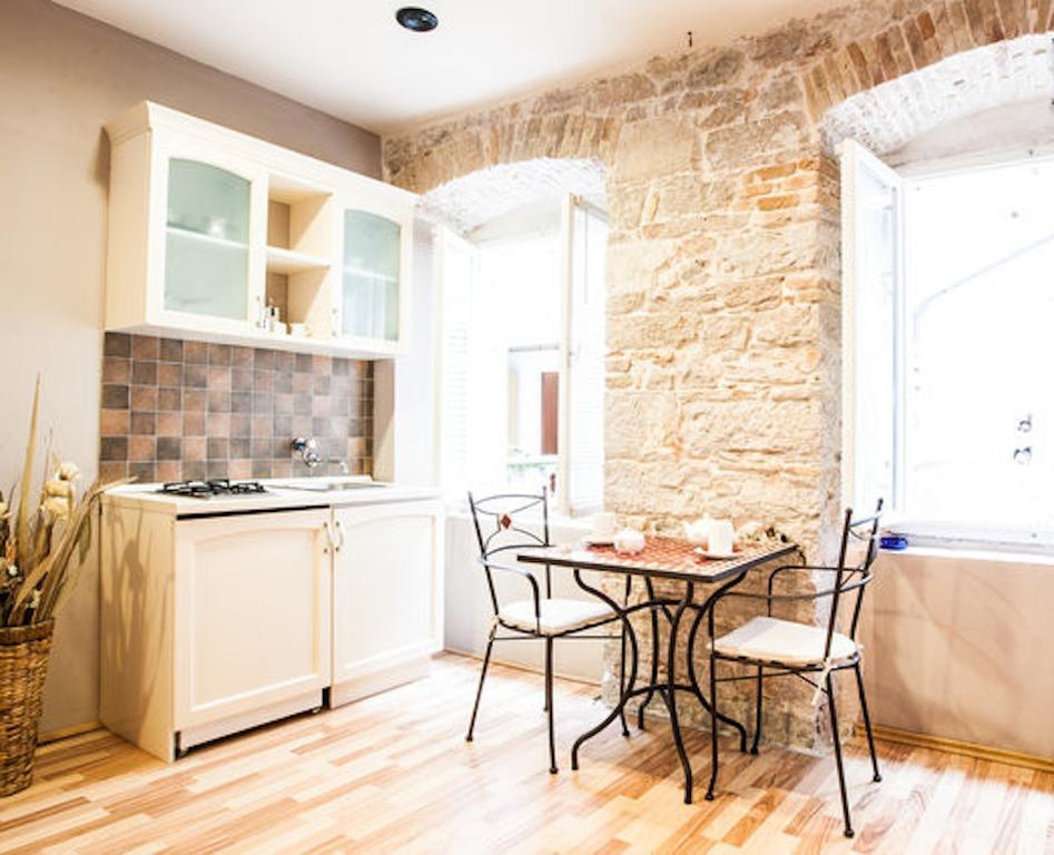 Zara City Apartments Стая снимка